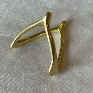Jennifer Meyer Wishbone yellow gold ring.